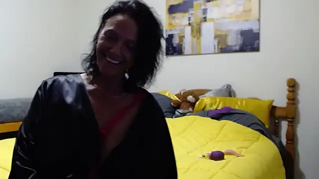 Snapshot of sassybrunette75 chatting on June 7, 1:33 am sassybrunette75 online show from June 7, 1:33 am
