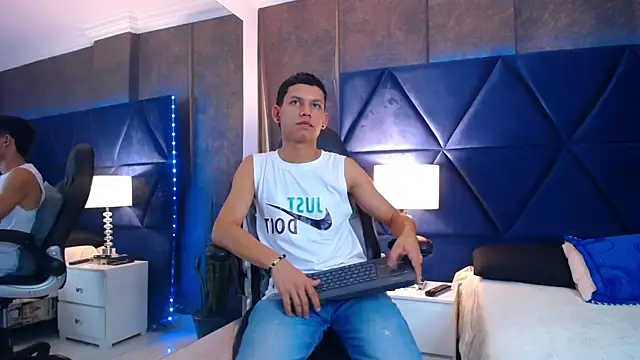 Snapshot of ThiagoFerrer_ chatting on June 26, 4:51 am ThiagoFerrer online show from June 26, 4:51 am