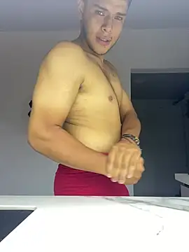 stivenruiz1303 online show from May 26, 6:06 pm