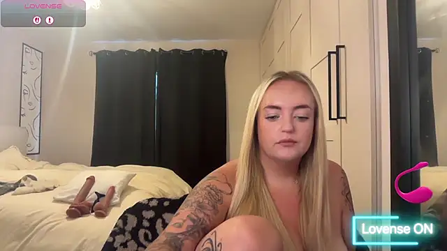 CurvyWetWife online show from June 4, 9:36 am