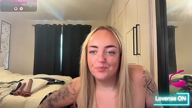 CurvyWetWife online show from June 14, 11:33 am
