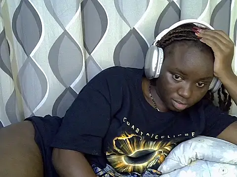 Snapshot of cute_gee5 chatting on June 24, 9:23 pm cute gee5 online show from June 24, 9:23 pm