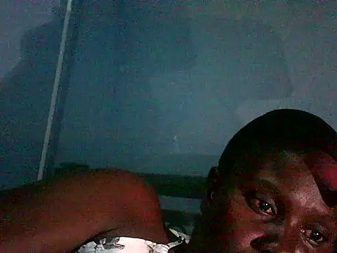 creamyebony5 online show from May 17, 9:15 pm