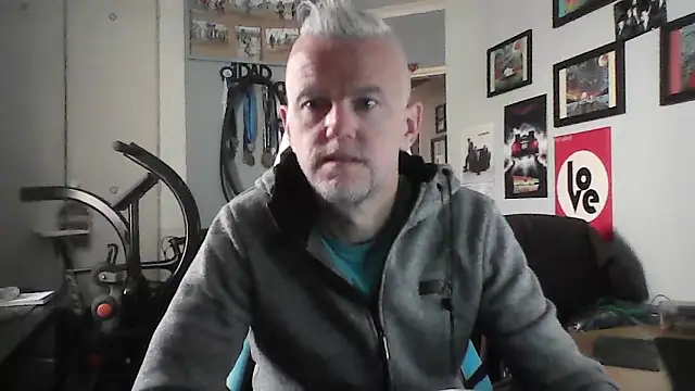 Snapshot of TheSexyCyclist chatting on May 18, 7:46 am TheSexyCyclist online show from May 18, 7:46 am