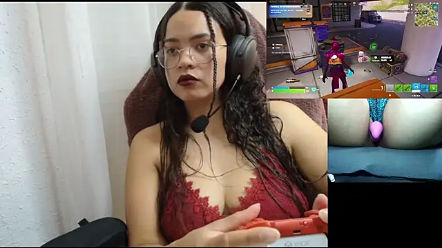 Snapshot of scarletdollof chatting on May 22, 6:06 pm scarletdollof online show from May 22, 6:06 pm