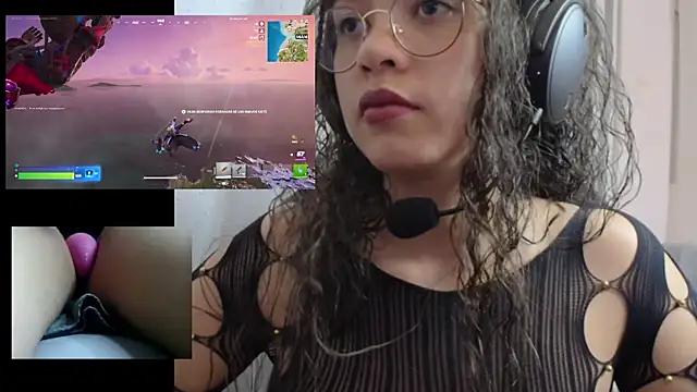 Snapshot of scarletdollof chatting on May 27, 6:37 pm scarletdollof online show from May 27, 6:37 pm