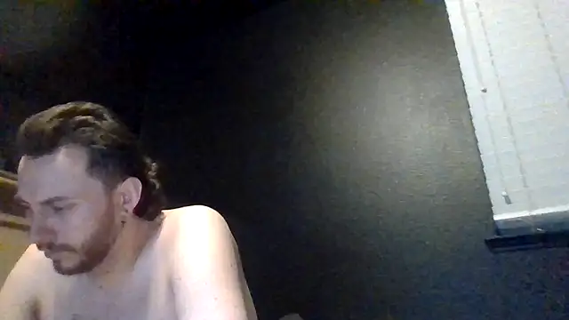 Snapshot of Tallhungcloudyyy chatting on June 7, 9:14 am Tallhungcloudyyy online show from June 7, 9:14 am