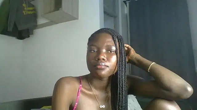 Snapshot of Ebony-Candy chatting on June 17, 8:47 am Ebony-Candy online show from June 17, 8:47 am
