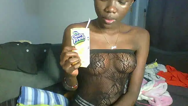 Snapshot of Ebony-Candy chatting on June 24, 12:37 pm Ebony-Candy online show from June 24, 12:37 pm