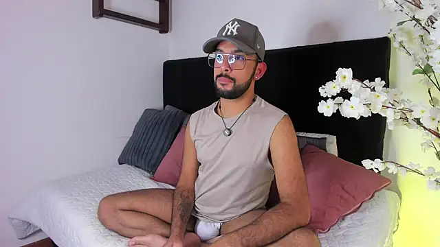 Paulo Dasilva  online show from June 1, 8:41 pm