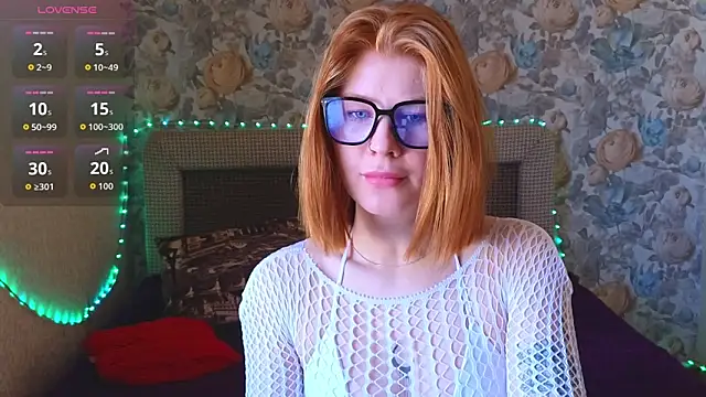 Snapshot of Juli_Ginger chatting on June 10, 6:03 am Juli Ginger online show from June 10, 6:03 am
