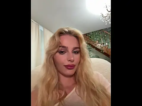 Snapshot of Golden__Daisy chatting on June 3, 2:33 pm Golden Daisy online show from June 3, 2:33 pm