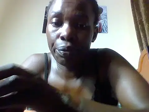 Snapshot of Sparklebootyqueen chatting on May 18, 6:12 pm Sparklebootyqueen online show from May 18, 6:12 pm