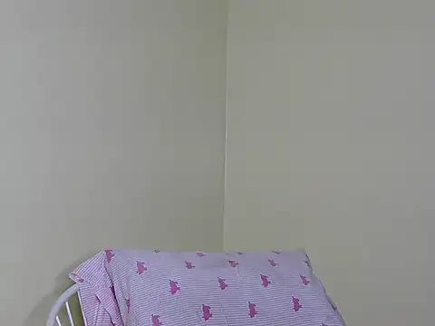 Snapshot of curvy_kittie chatting on June 20, 11:43 pm curvy kittie online show from June 20, 11:43 pm
