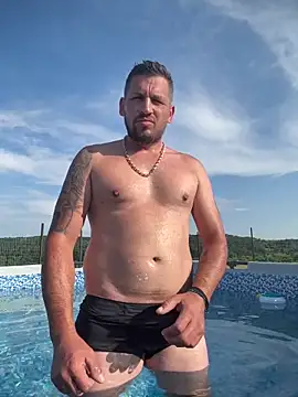 ModelJJ online show from July 1, 3:45 pm