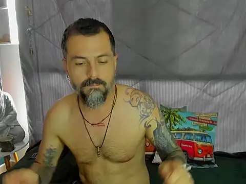 Snapshot of Miguel_angeel_ chatting on May 21, 2:14 pm Miguel angeel online show from May 21, 2:14 pm