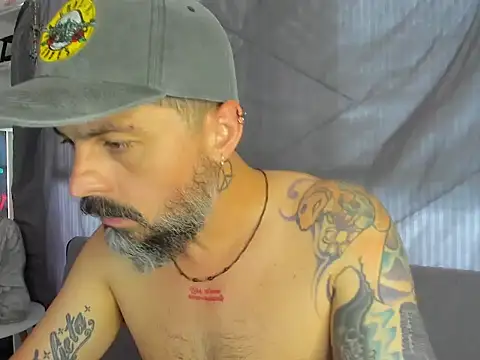 Snapshot of Miguel_angeel_ chatting on May 23, 2:05 pm Miguel angeel online show from May 23, 2:05 pm