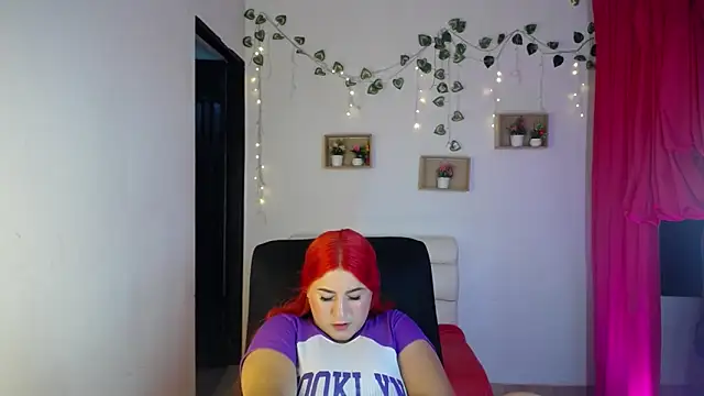 Snapshot of Candy_Smith20 chatting on June 16, 10:10 pm Candy Smith20 online show from June 16, 10:10 pm