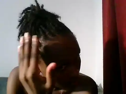 Snapshot of Sleek_petite chatting on June 11, 12:32 am Sleek petite online show from June 11, 12:32 am