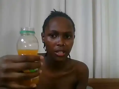 Snapshot of Sleek_petite chatting on June 22, 7:00 pm Sleek petite online show from June 22, 7:00 pm