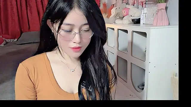 Bee-Cherry online show from May 25, 5:18 am