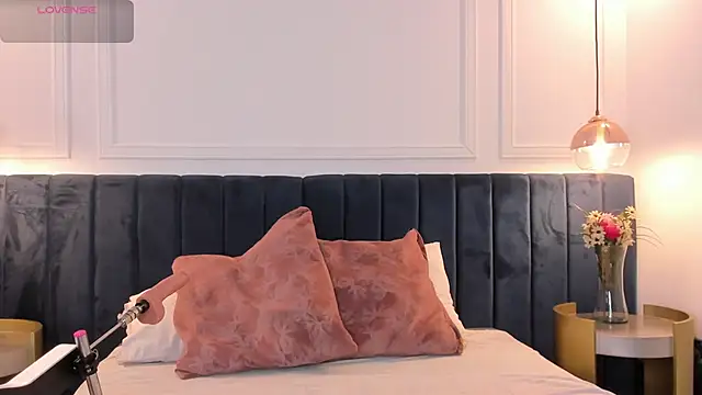 SummerLuna online show from May 22, 3:59 am