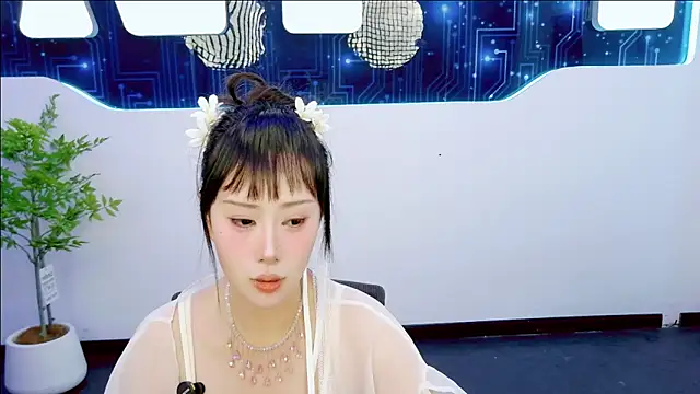 Nicole-- online show from May 18, 6:40 am