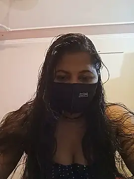 Snapshot of Miss_kirtii chatting on May 21, 5:49 am Miss kirtii online show from May 21, 5:49 am