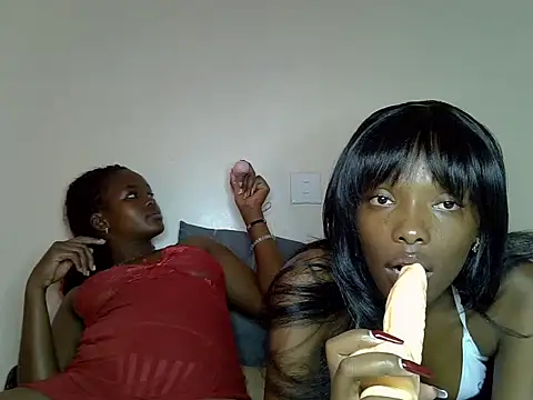 Snapshot of Cute_leira chatting on June 27, 12:33 pm Cute leira online show from June 27, 12:33 pm