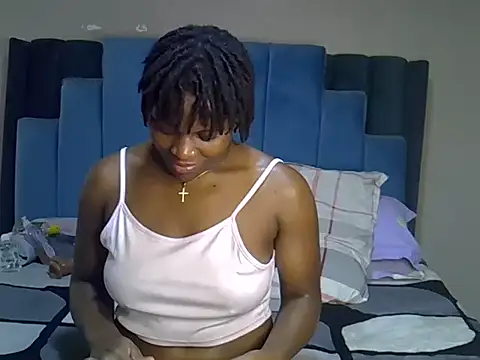 Snapshot of melanin_moon chatting on June 8, 1:44 pm melanin moon online show from June 8, 1:44 pm