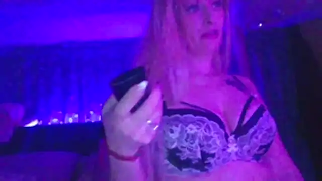 Snapshot of Kinky_Kali chatting on May 26, 4:43 am Kinky Kali online show from May 26, 4:43 am