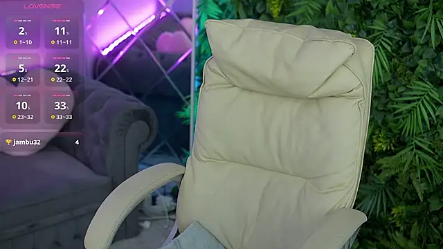 EmilyyMoon online show from June 27, 10:43 am