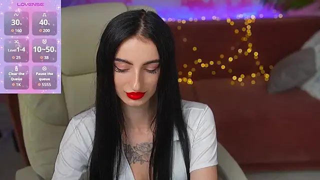EmilyyMoon online show from June 19, 1:17 pm