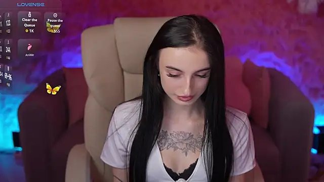 EmilyyMoon online show from May 18, 1:38 pm