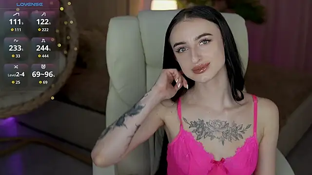 EmilyyMoon online show from May 19, 1:18 pm