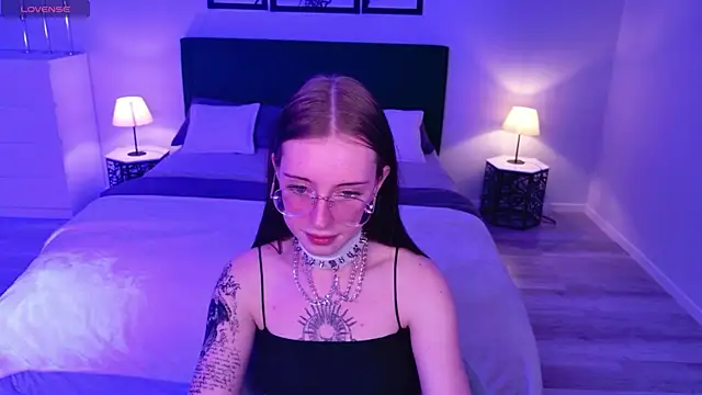 Snapshot of AlexisBliss chatting on June 29, 5:34 pm AlexisBliss online show from June 29, 5:34 pm