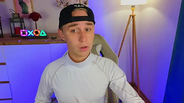 e1v1s online show from July 8, 9:59 pm