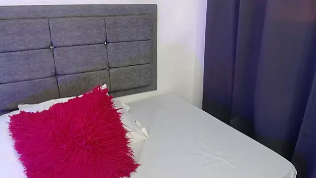 Emily milfF online show from June 2, 11:43 am