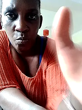 Snapshot of Queeny12 chatting on June 2, 11:10 am Queeny12 online show from June 2, 11:10 am