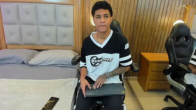Snapshot of Mael_Jason chatting on July 7, 11:03 am Mael Jason online show from July 7, 11:03 am