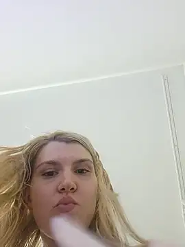 HotBlondie69 online show from July 16, 7:22 pm