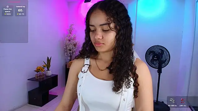 Snapshot of Baby_curly chatting on June 12, 7:11 pm Baby curly online show from June 12, 7:11 pm