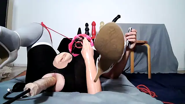 SlutSandraTS online show from July 12, 10:16 am
