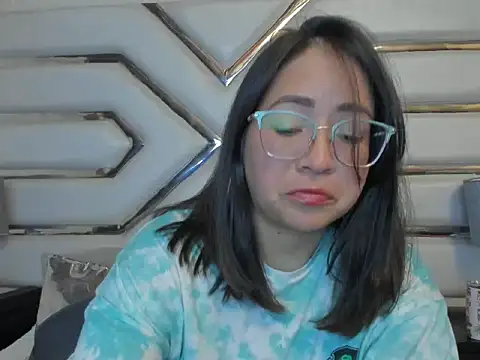 Snapshot of AlissBluumm chatting on June 9, 7:26 pm AlissBluumm online show from June 9, 7:26 pm