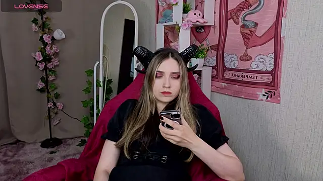 NocturneHuntress online show from June 26, 7:47 am