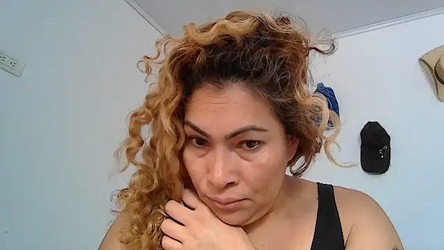 Layla-Astrum online show from May 23, 12:37 pm