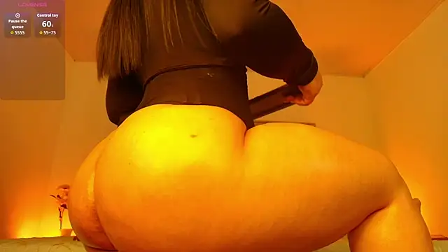 Snapshot of sofia_sterling chatting on June 26, 11:10 pm sofia sterling online show from June 26, 11:10 pm