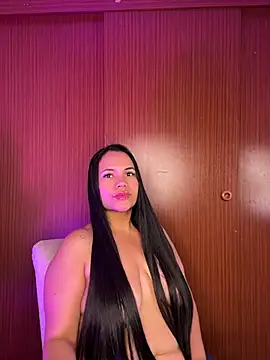 NoahJade online show from July 6, 9:05 am