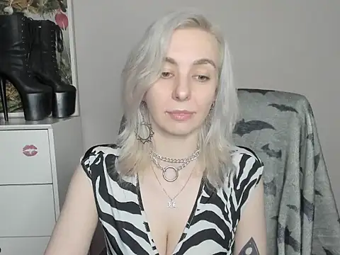 velvetanne online show from June 18, 6:45 am