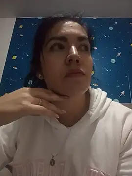 Snapshot of dhanya_moon chatting on May 31, 2:06 am dhanya moon online show from May 31, 2:06 am